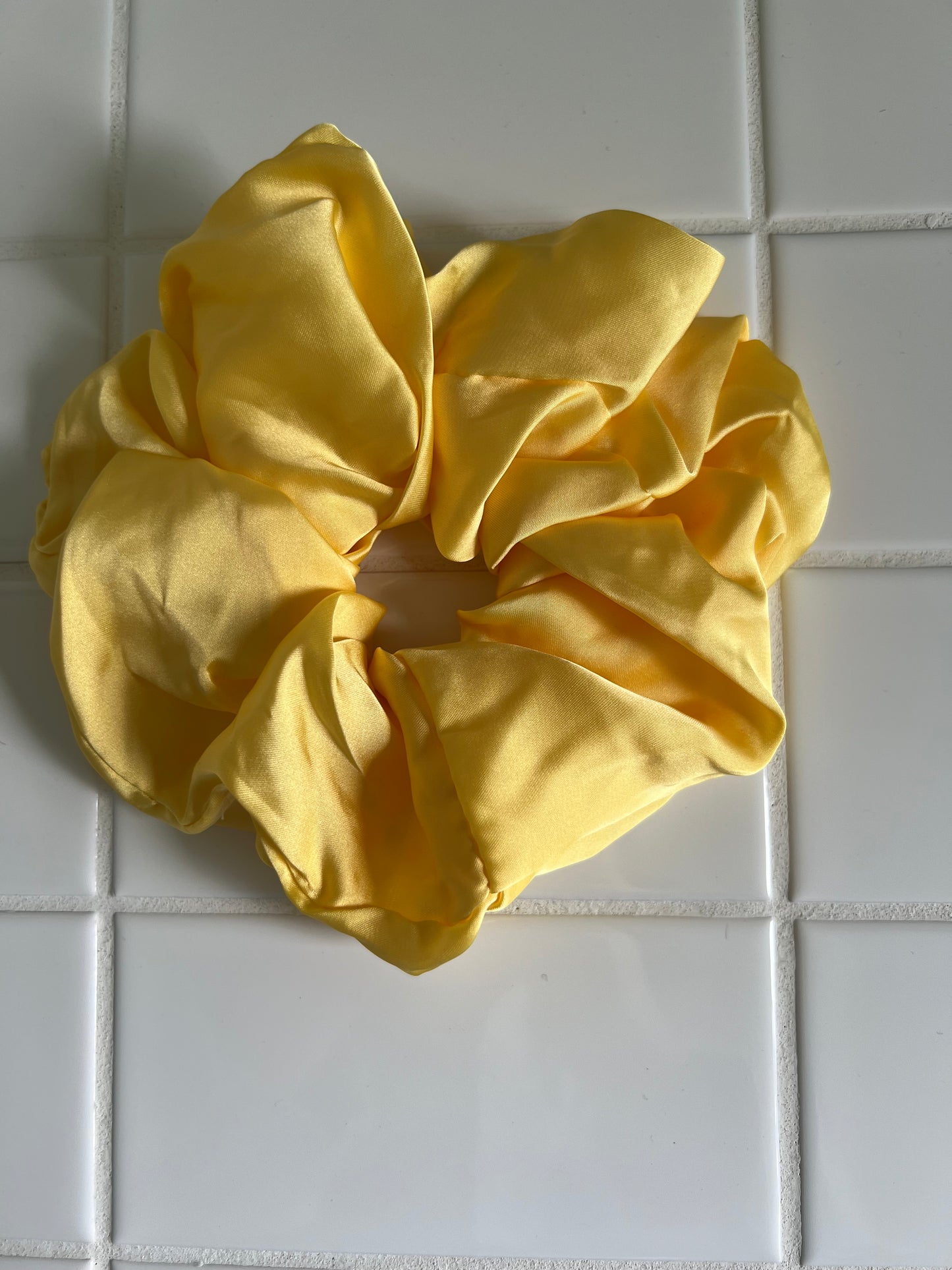 Chouchou de satin pour cheveux XXL- Jaune